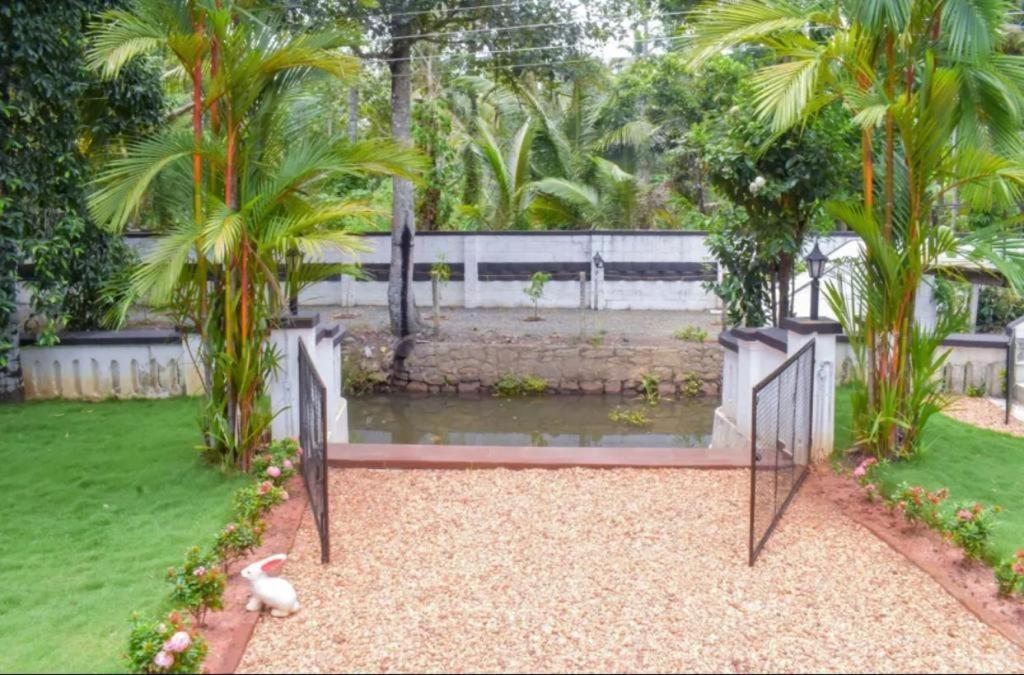 Babira Brookside Heritage Resort Kumarakom Exterior photo
