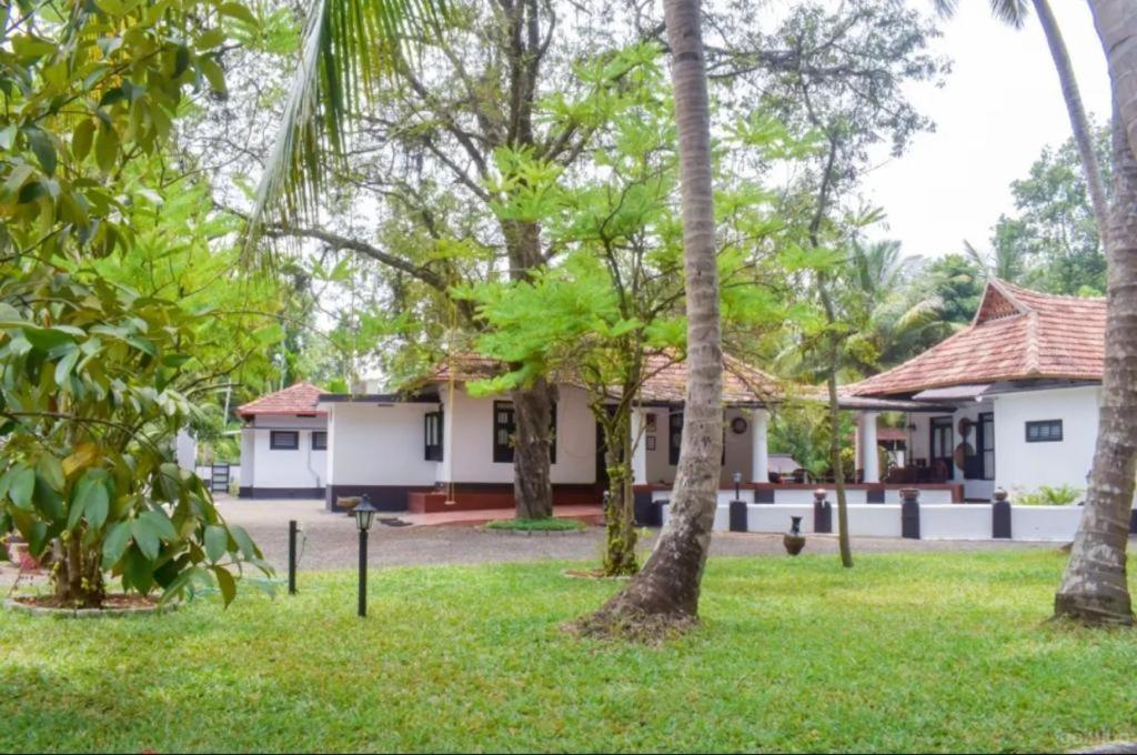 Babira Brookside Heritage Resort Kumarakom Exterior photo